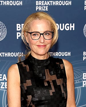 Gillian Anderson, 56'