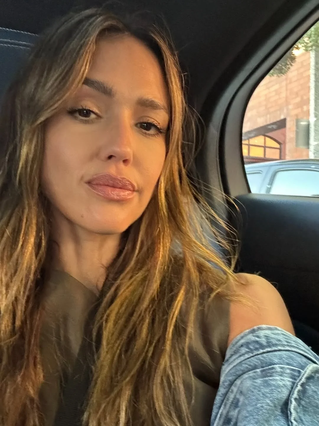 Jessica Alba, 44 picture 2 of 2