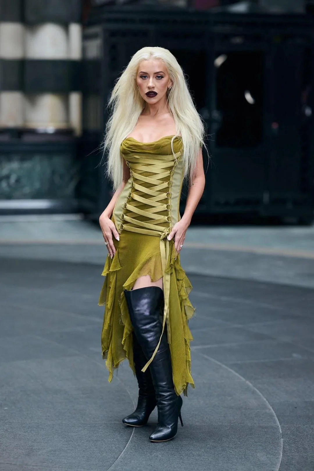 Christina Aguilera, 44 picture 2 of 2