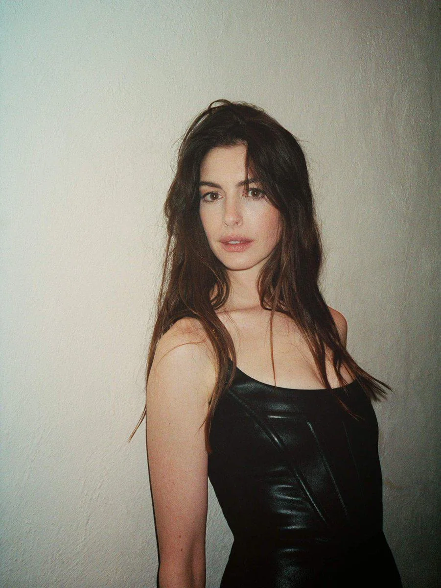 Anne Hathaway, 42 picture 1 of 1
