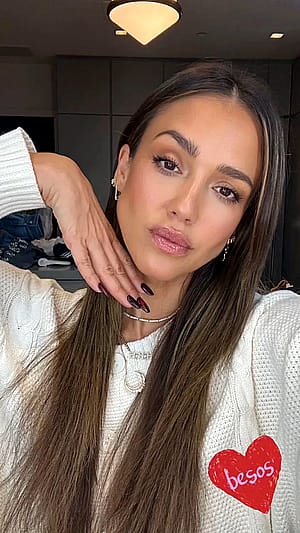 Jessica Alba, 44'