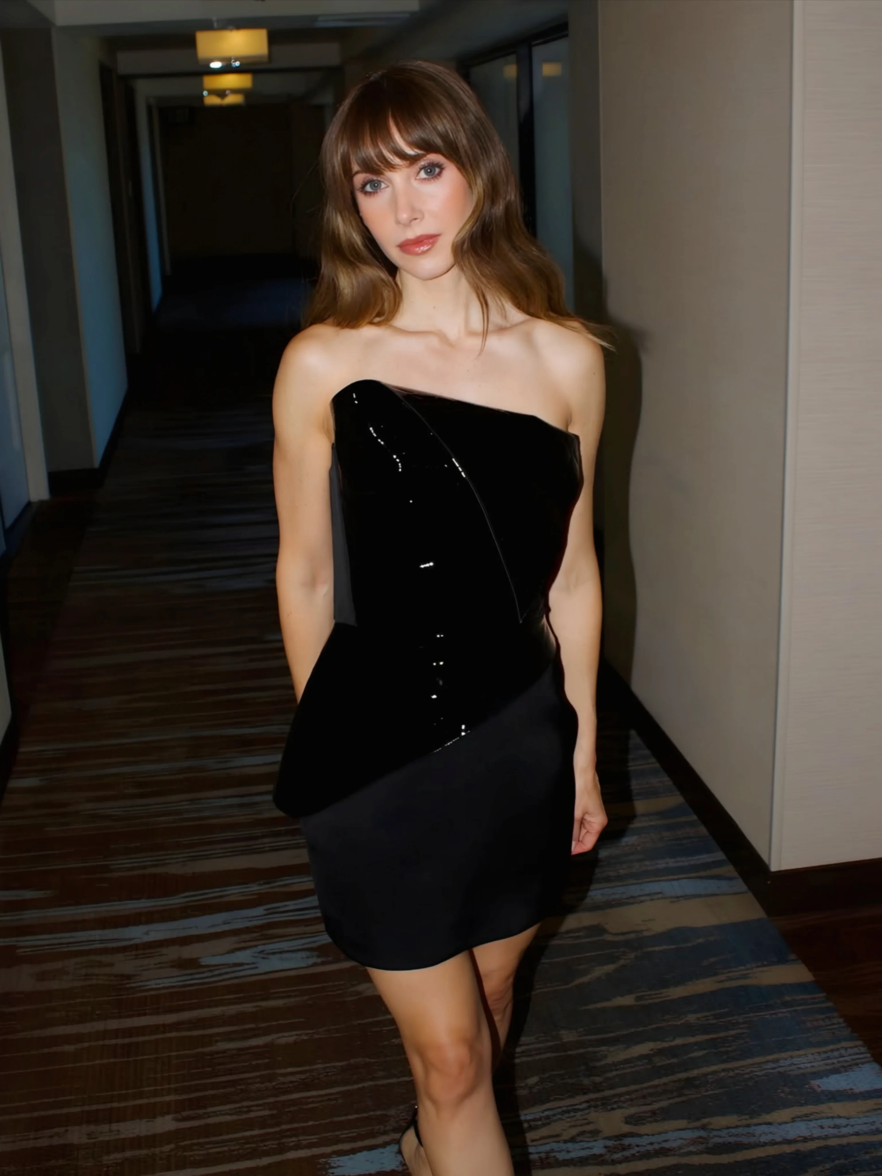 Alison Brie, 42 picture 1 of 6