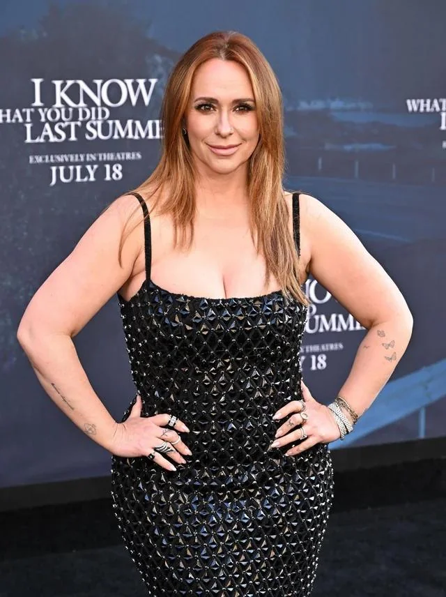 Jennifer Love Hewitt, 46 picture 1 of 9