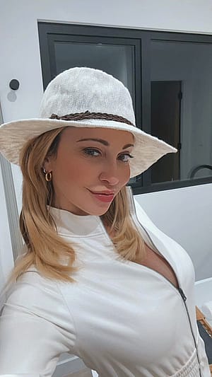 Tara Strong, 50'