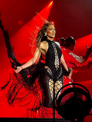 Jennifer Lopez, 56'