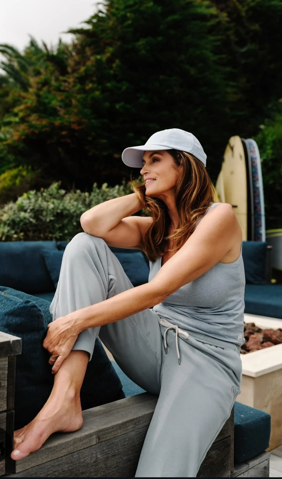 Cindy Crawford, 59 picture 1 of 2