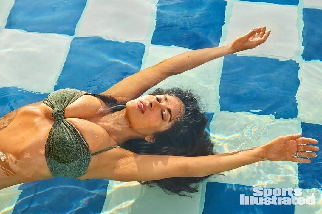 Salma Hayek, 58 picture 2 of 20