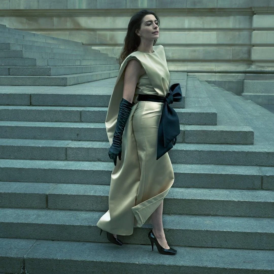 Anne Hathaway, 42 picture 1 of 6