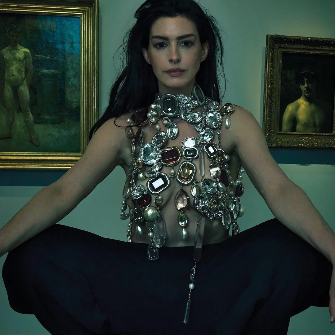 Anne Hathaway, 42 picture 5 of 6