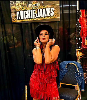 Mickie James, 45'