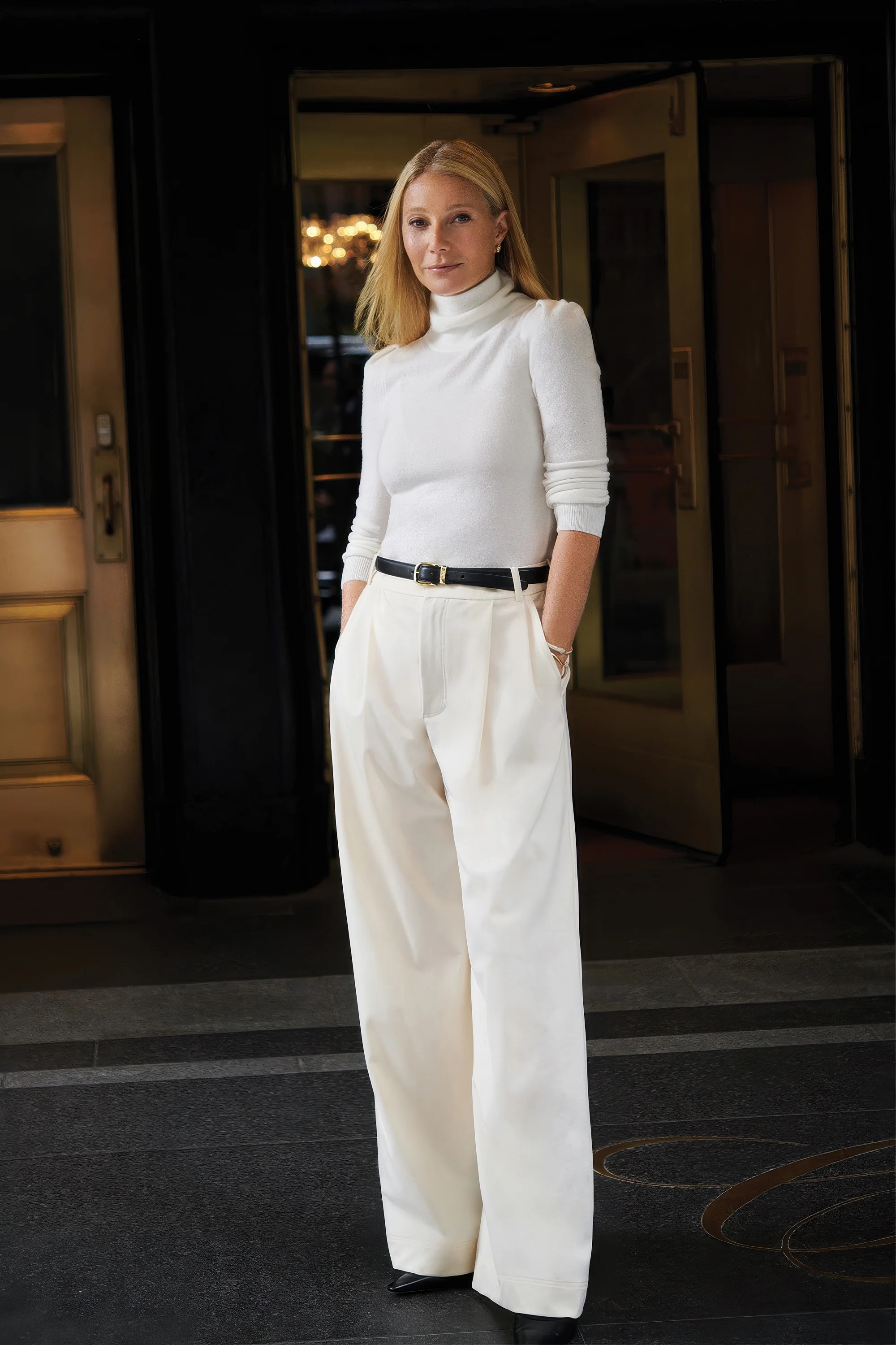 Gwyneth Paltrow, 52 picture 2 of 2