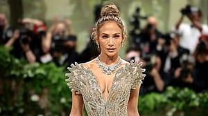 Jennifer Lopez, 56'