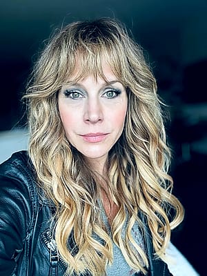Julie Benz, 53'