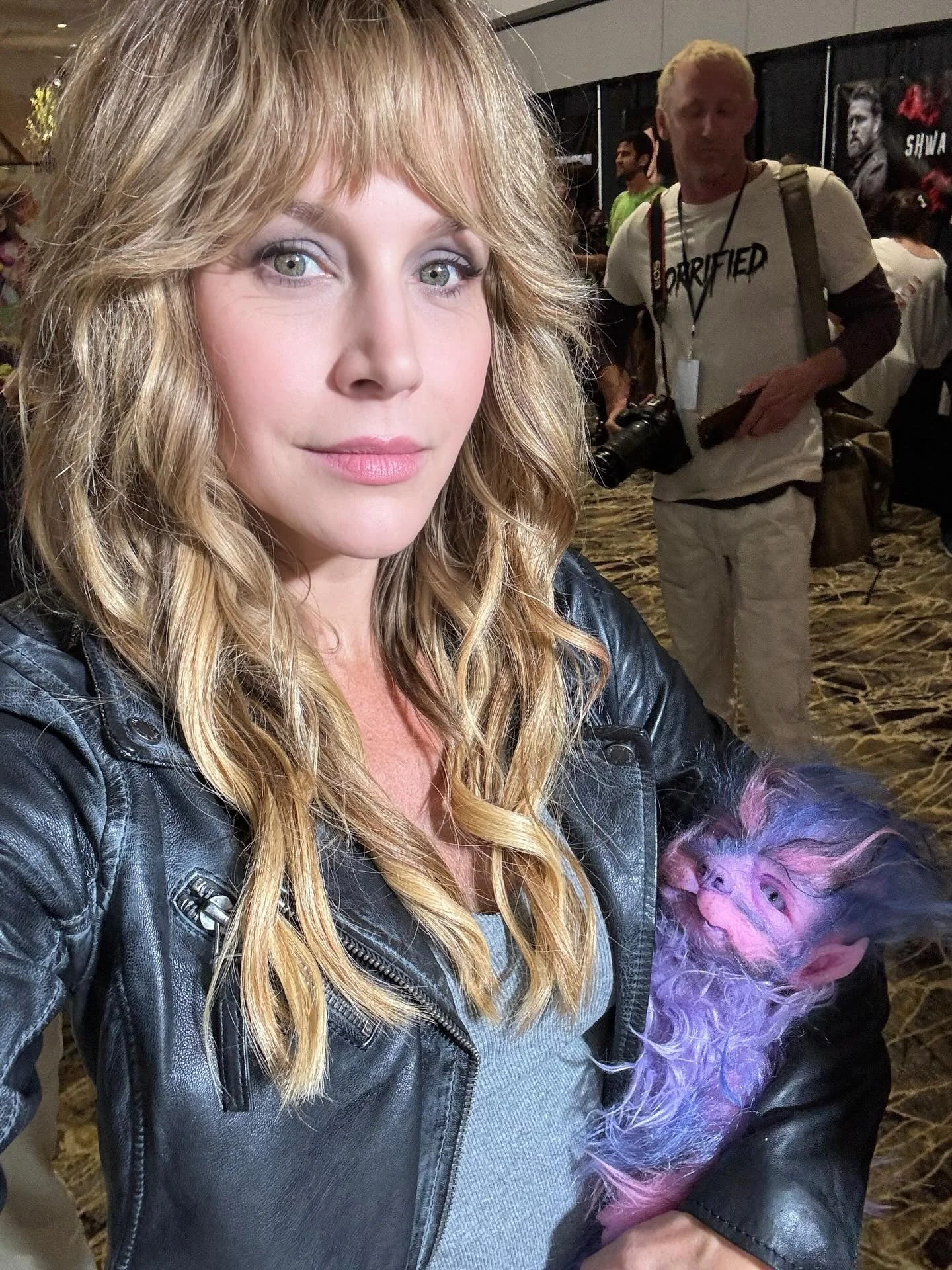 Julie Benz, 53 picture 2 of 2