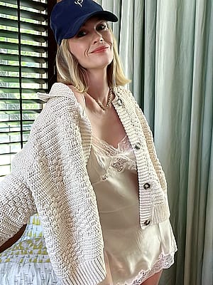 January Jones, 47'