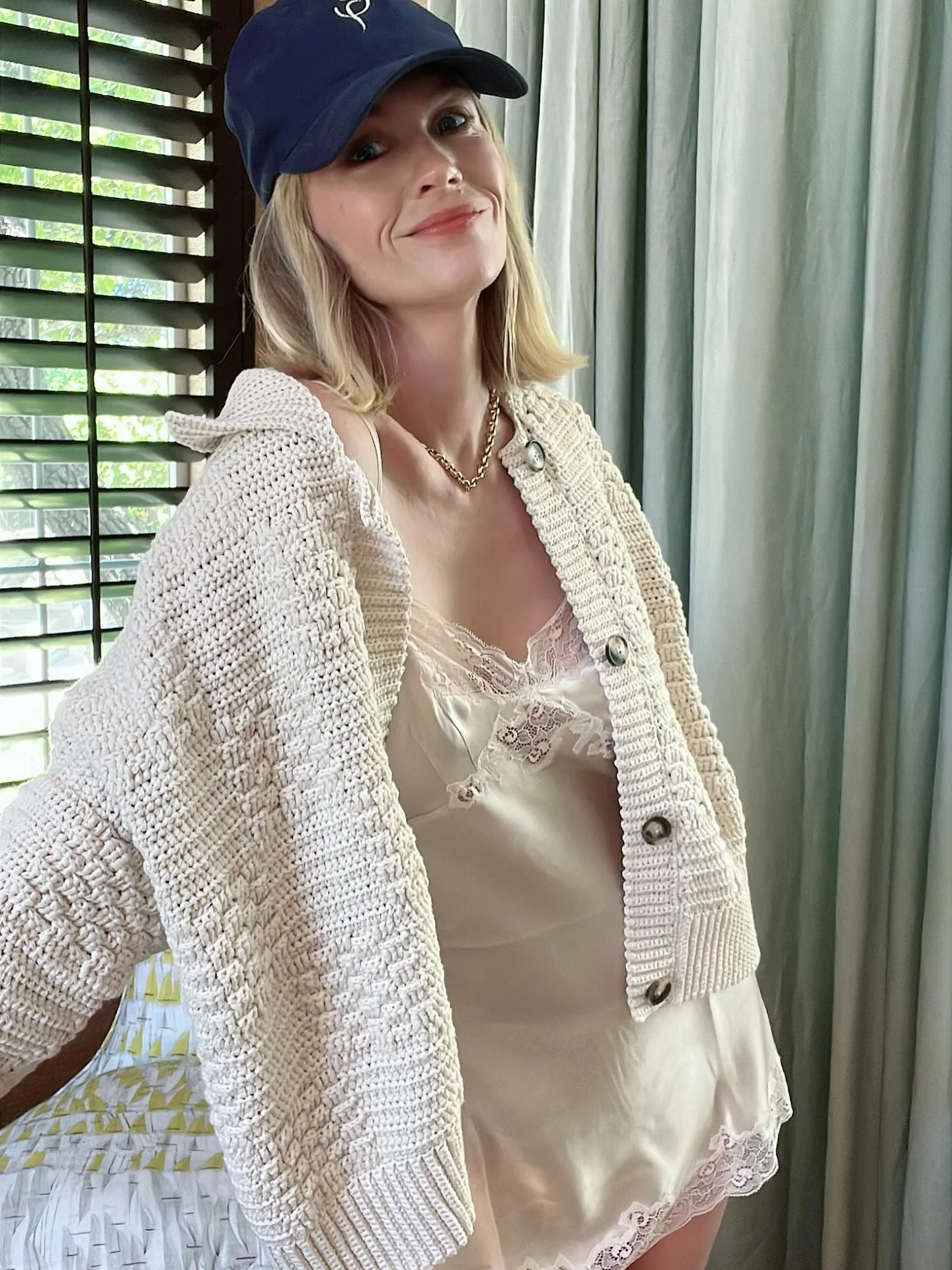January Jones, 47 picture 1 of 4