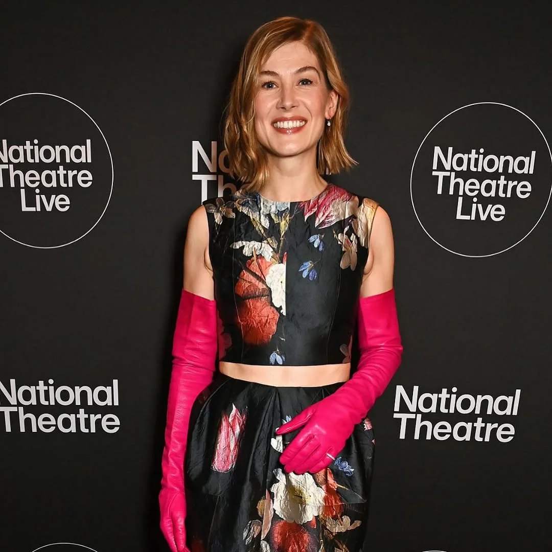 Rosamund Pike, 46 picture 1 of 2