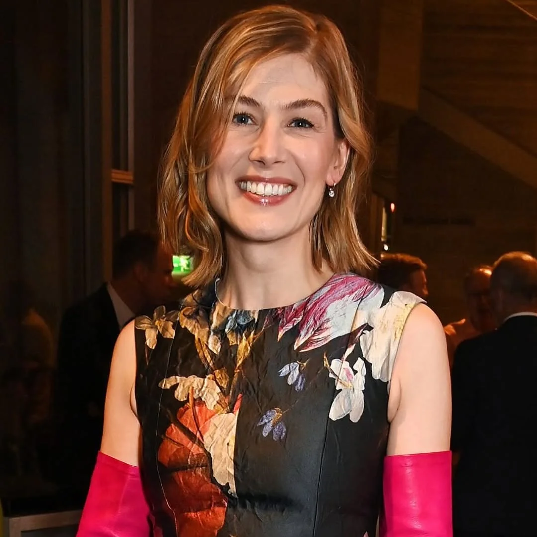 Rosamund Pike, 46 picture 2 of 2