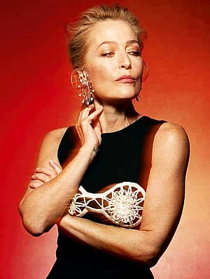 Gillian Anderson, 55'