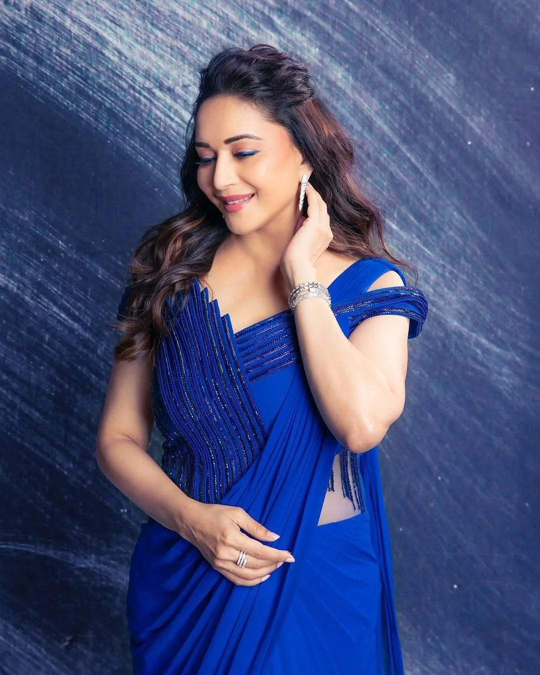 Madhuri Dixit, 58 picture 2 of 5