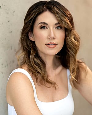 Jewel Staite, 42'