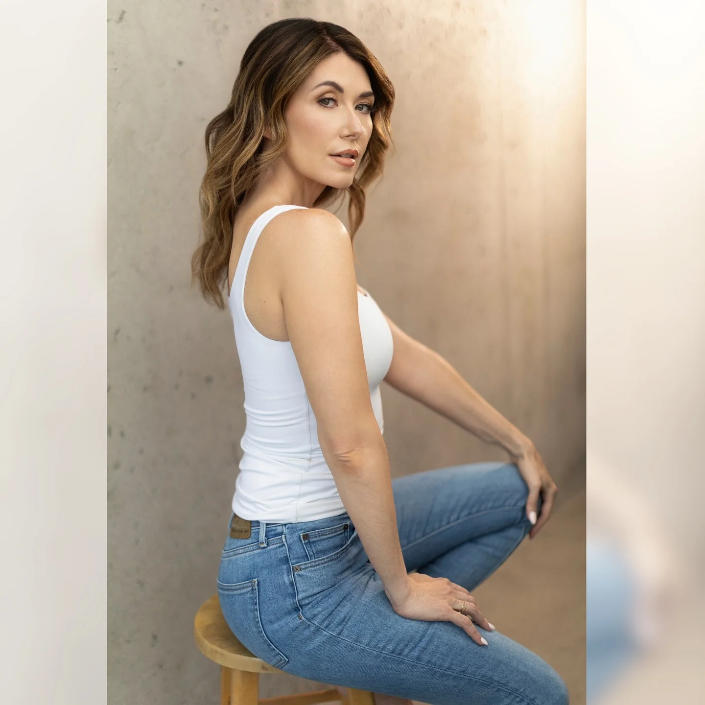 Jewel Staite, 42 picture 2 of 2