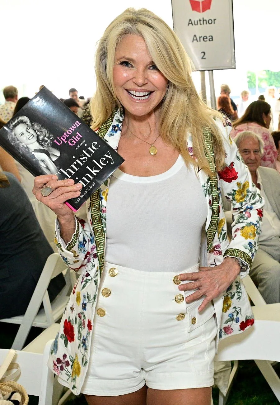 Christie Brinkley, 71 picture 1 of 1