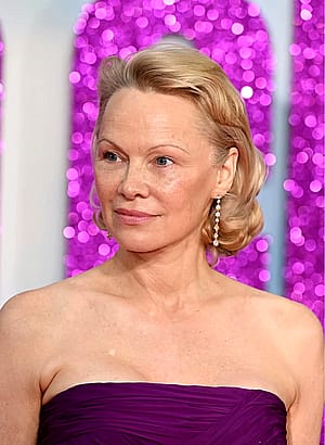 Pamela Anderson, 58'
