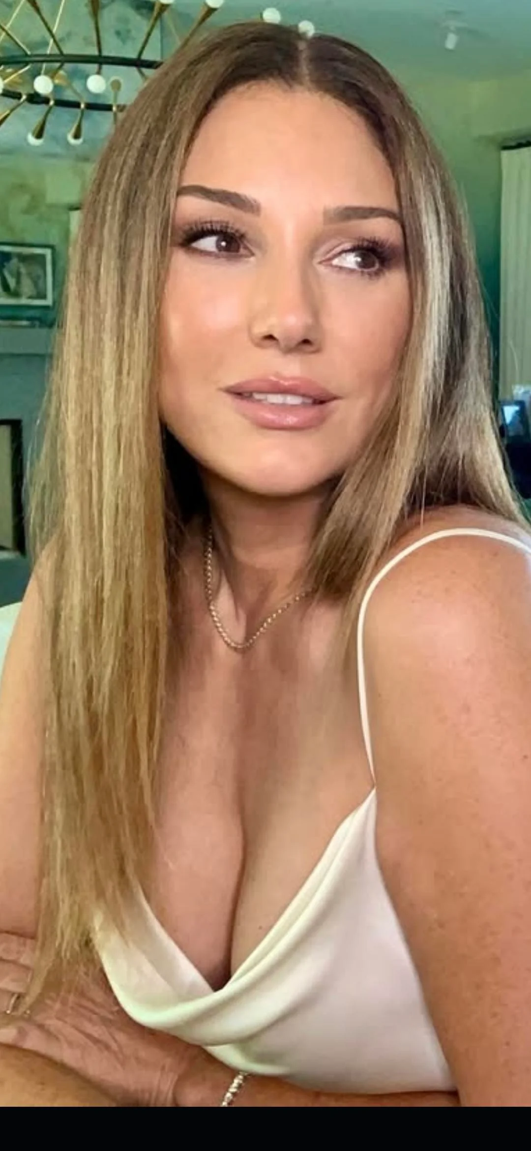 Daisy Fuentes, 58 picture 2 of 2