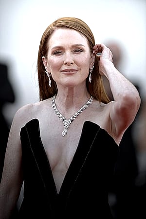 julianne moore, 64'