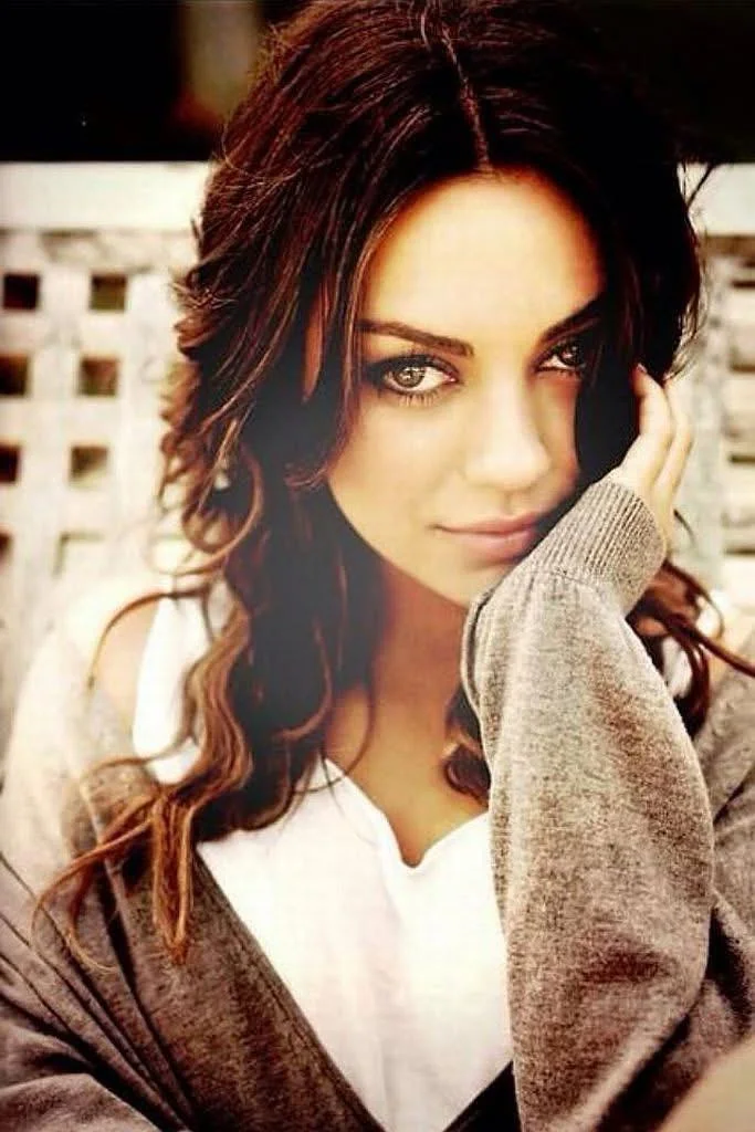 Mila Kunis, 42 picture 1 of 1