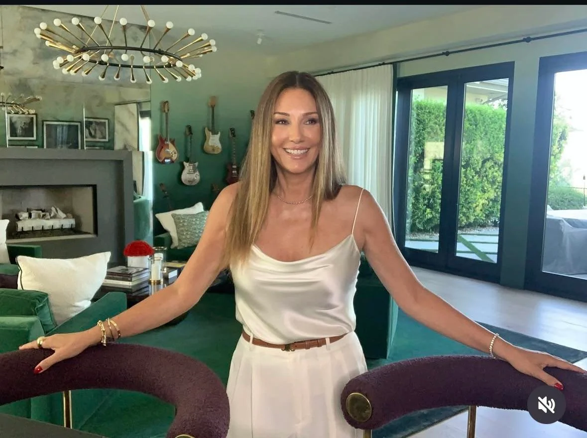 Daisy Fuentes, 58 picture 3 of 5