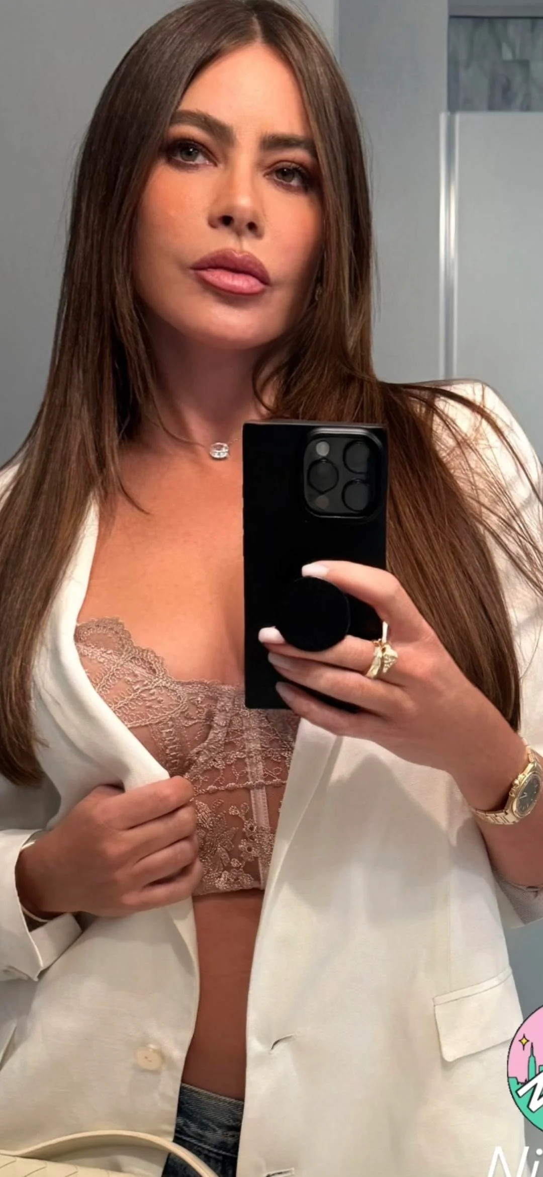 Sofía Vergara, 53 picture 2 of 2