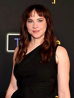 Fiona Dourif, 43'