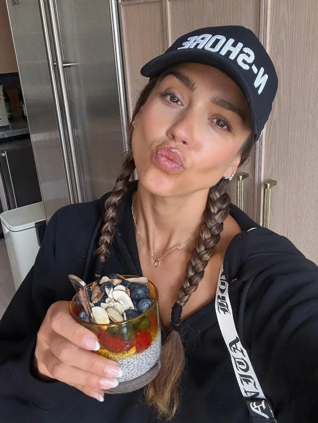 Jessica Alba, 44 picture 2 of 3
