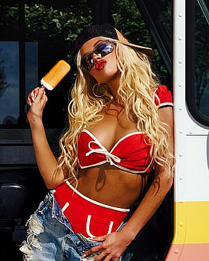 christina aguilera, 44'