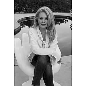 Beverly D'Angelo, 71'
