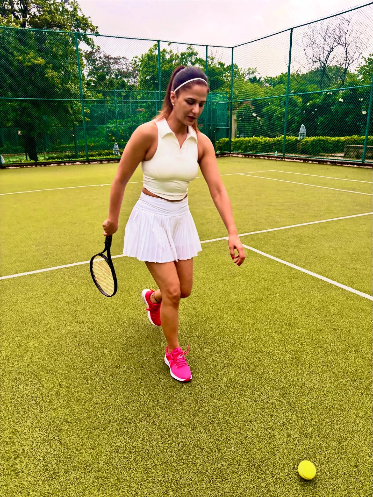 Shipra Khanna, 43 picture 3 of 4