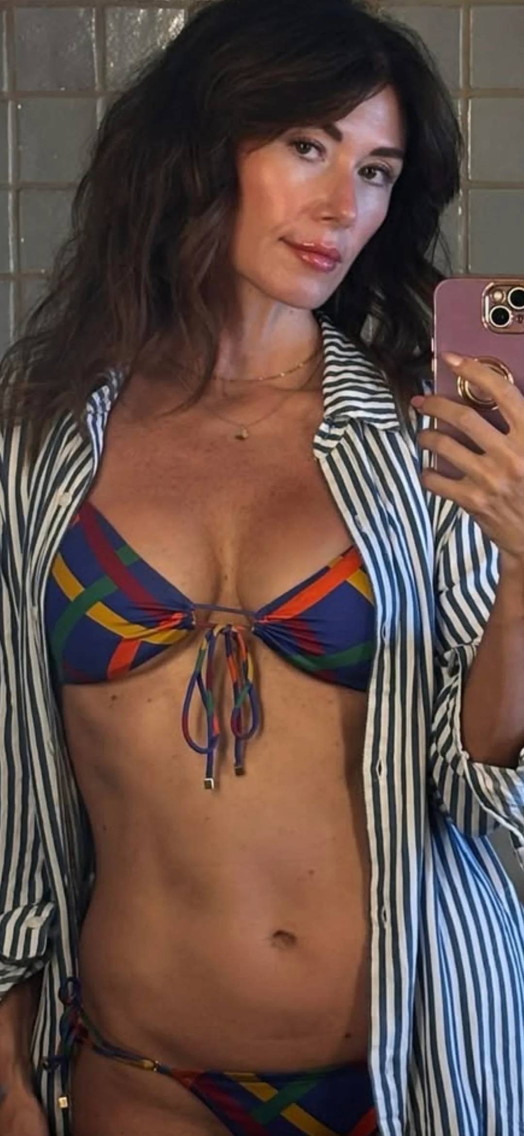 Jewel Staite, 43 picture 2 of 2