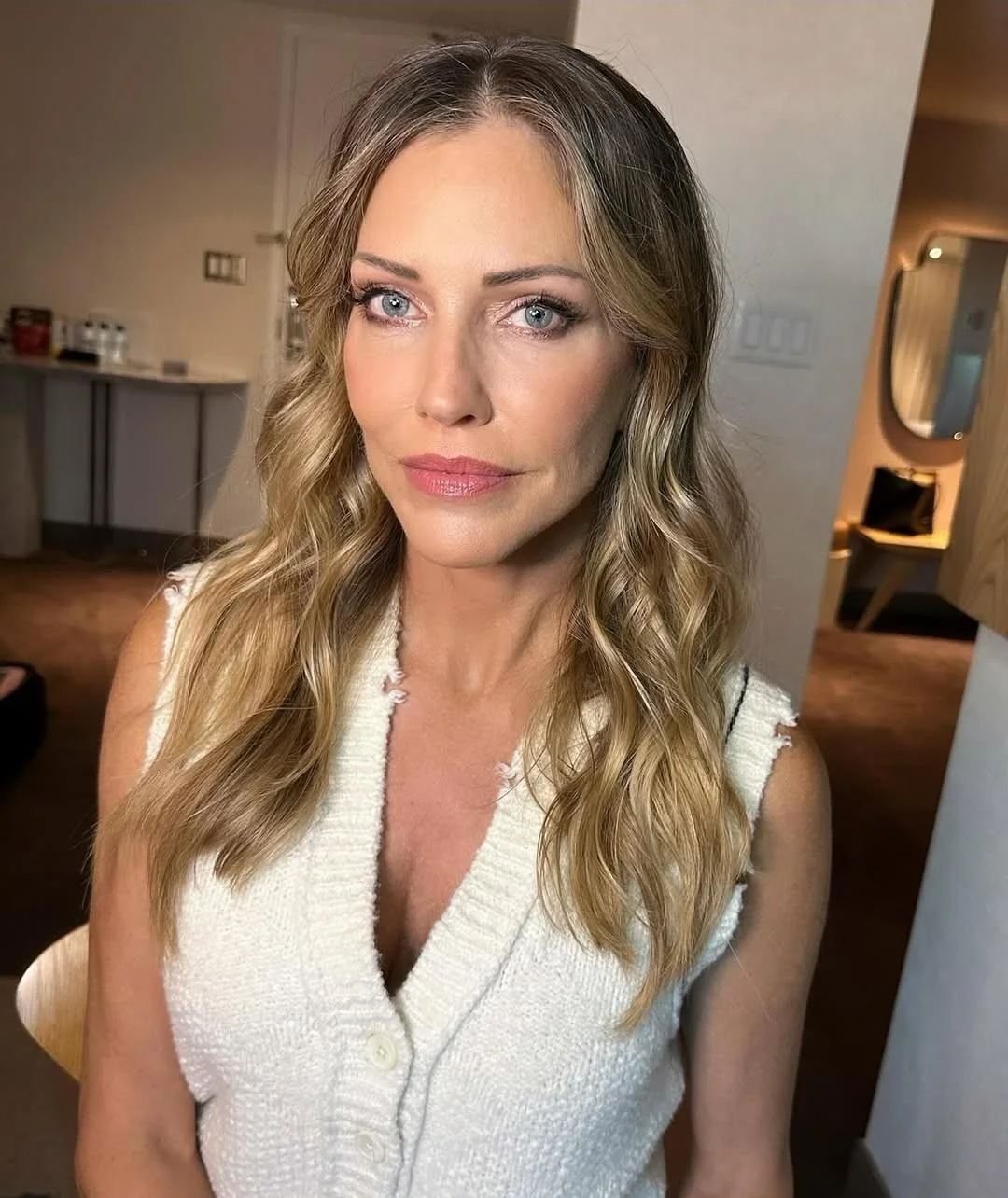 Tricia Helfer, 51 picture 1 of 2