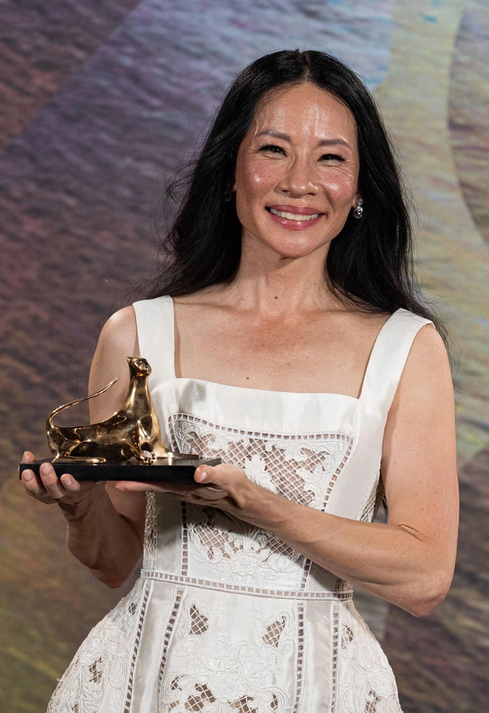 Lucy Liu, 56 picture 2 of 4