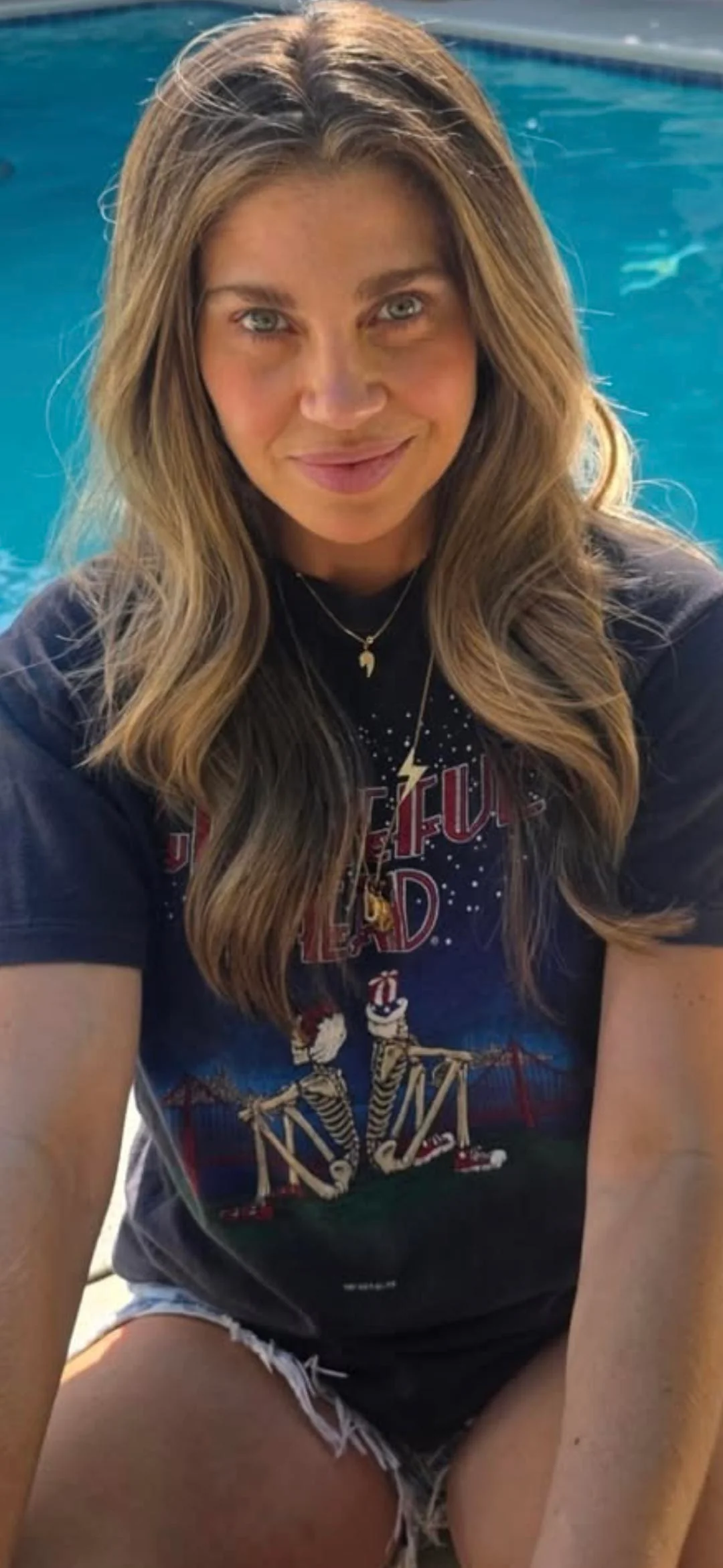 Danielle Fishel, 44 picture 1 of 2