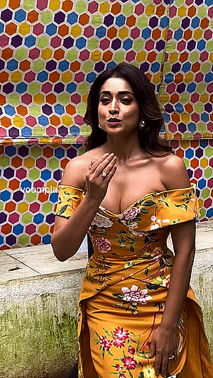 Shriya Saran, 42'
