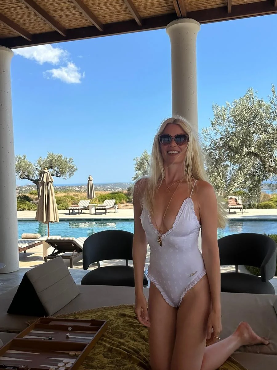 Claudia Schiffer, 55 picture 2 of 3