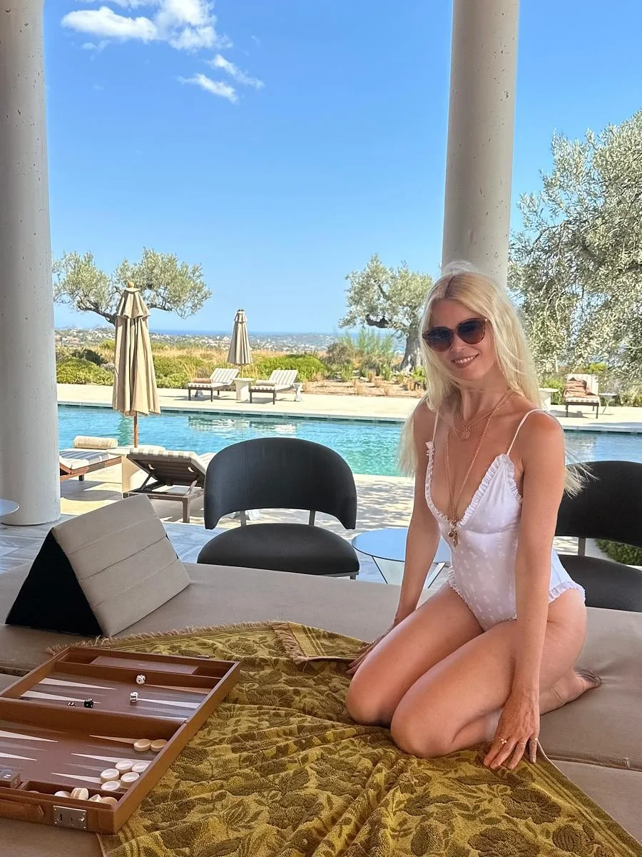 Claudia Schiffer, 55 picture 3 of 3