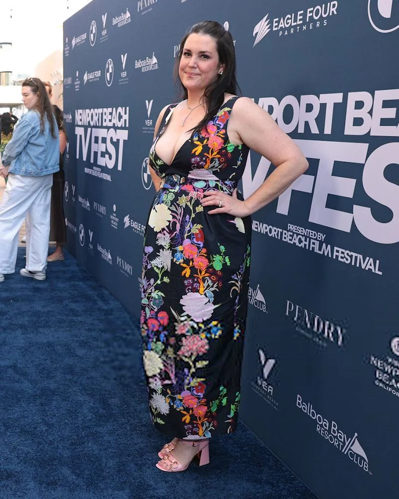 Melanie Lynskey, 48 picture 1 of 1
