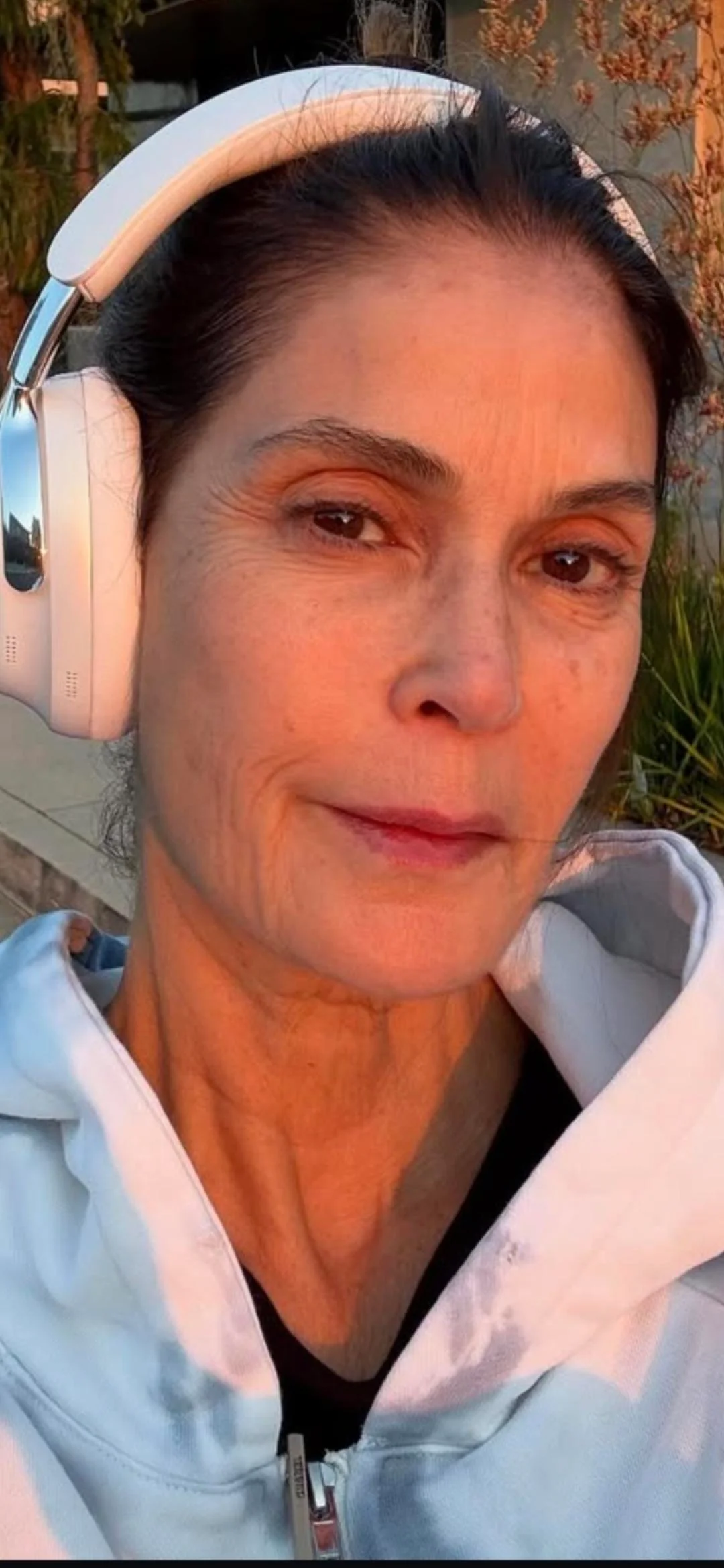 Teri Hatcher, 60 picture 2 of 2