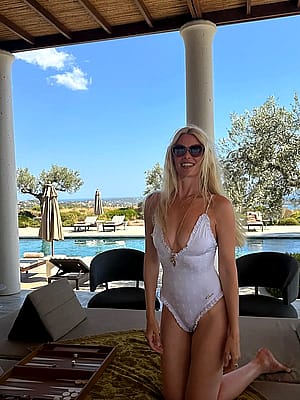 Claudia Schiffer, 55'