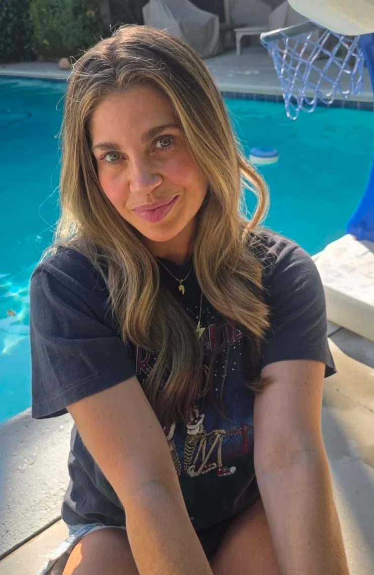 Danielle Fishel, 44 picture 1 of 3
