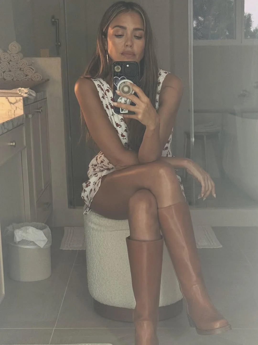 Jessica Alba, 44 picture 2 of 3